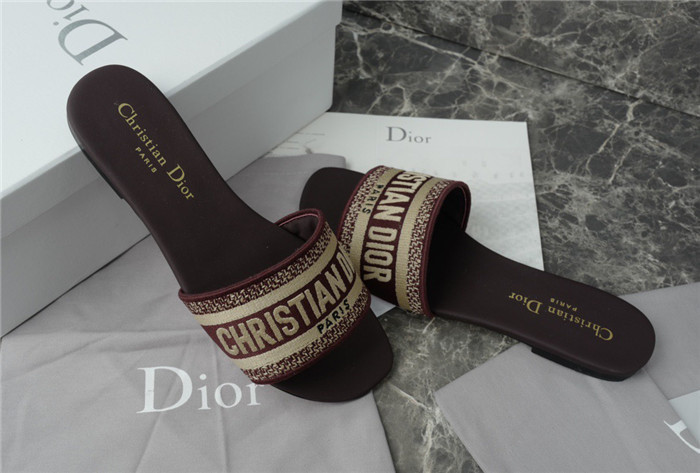 DO DESIGNER SLIPPERS