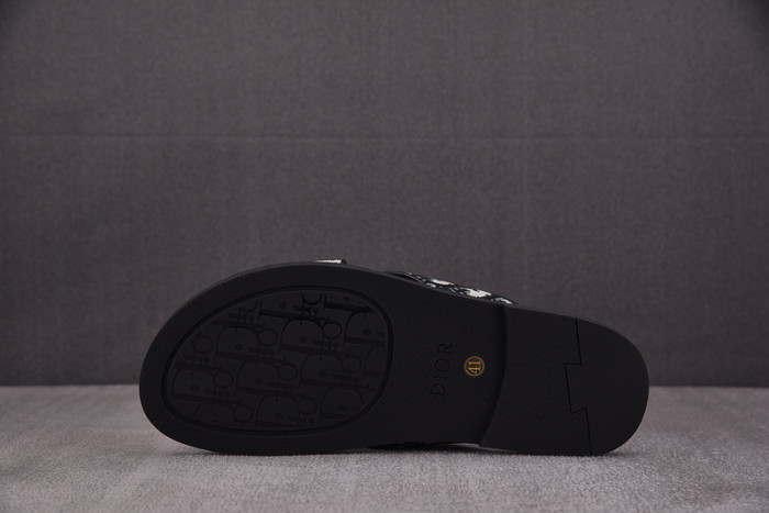 DO DESIGNER SLIPPERS