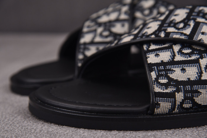 DO DESIGNER SLIPPERS