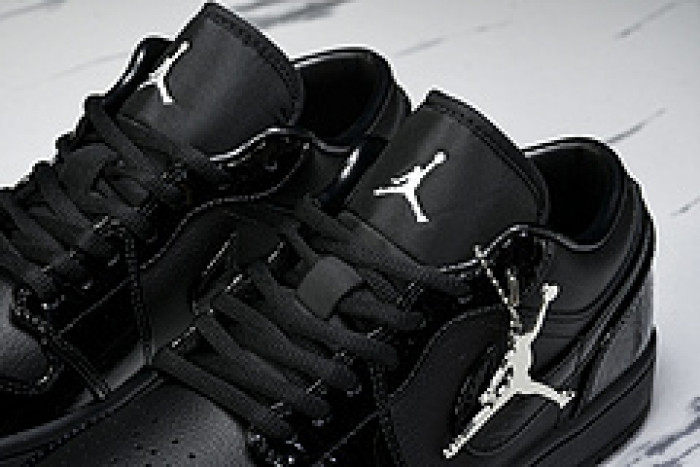 AIR JORDAN 1 HJ7743-010