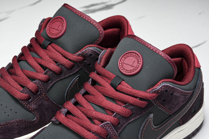 Riot Skateshop x Nike SB Dunk Low 2025 FZ1289-200