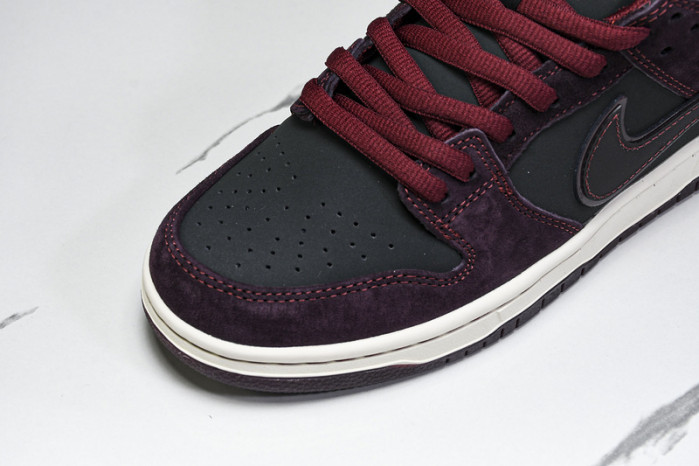 Riot Skateshop x Nike SB Dunk Low 2025 FZ1289-200