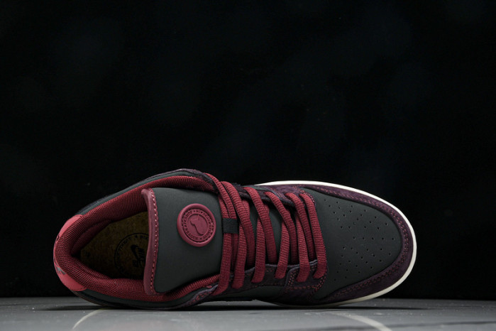 Riot Skateshop x Nike SB Dunk Low 2025 FZ1289-200