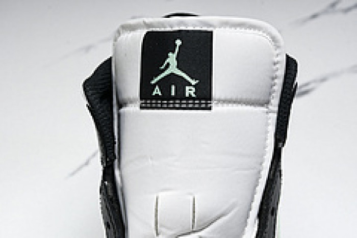 Air Jordan 1 Mid DQ8426-103