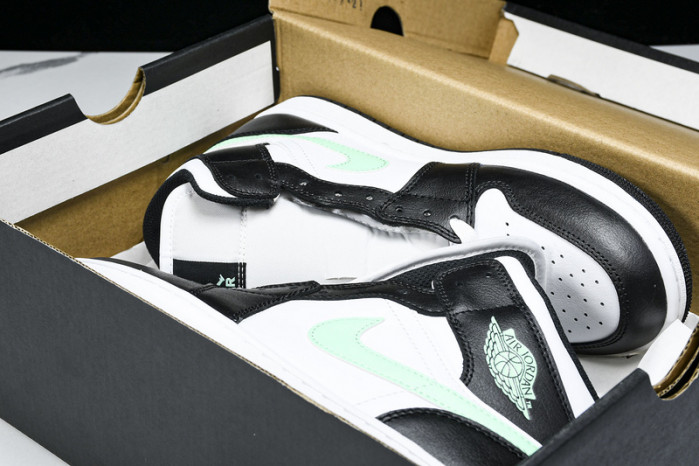 Air Jordan 1 Mid DQ8426-103