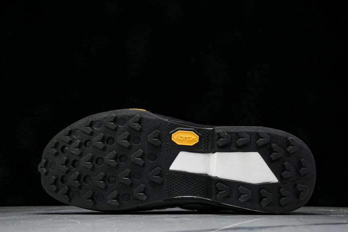 Sacai x Nike Zegamadome SP HQ8618 003