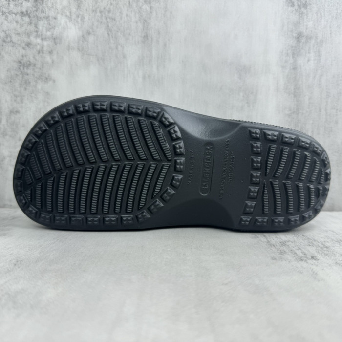 BLEN DESIGNER SLIPPERS